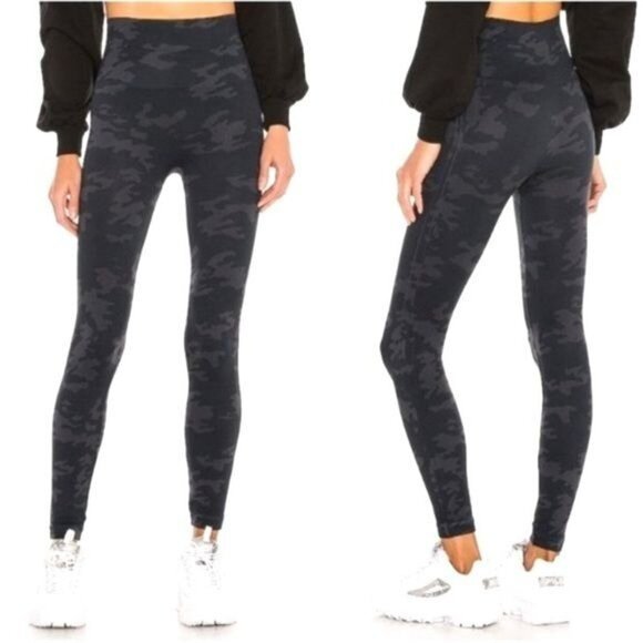 Spanx Look At Me Now Black Camo Leggings Size M NEW - Picture 1 of 7